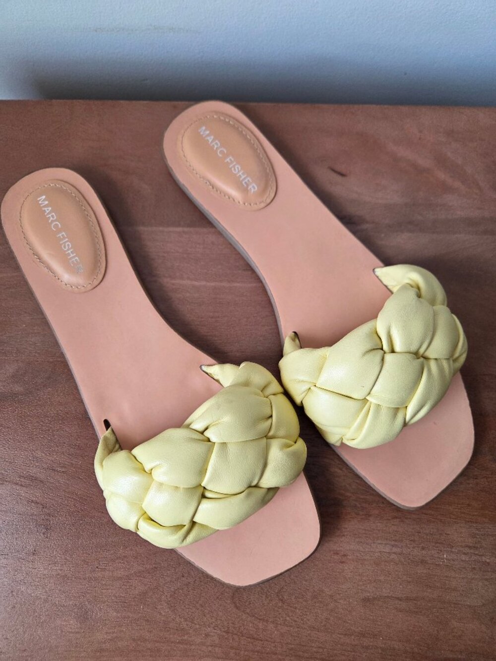 NWOB MARC FISHER BRAIDED YELLOW CHUNKY STRAP SLIPPERS SIZE 10 M